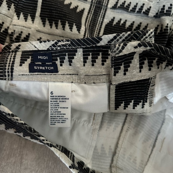 Women’s sz 6 Boho Aztec Midi Stretch Shorts Excellent - Picture 3 of 14